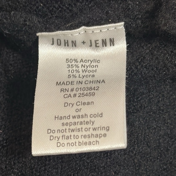 John + Jenn Womens Black Textured Ruffle V-Neck Sweater Size Small Chic Comfy - Picture 7 of 8